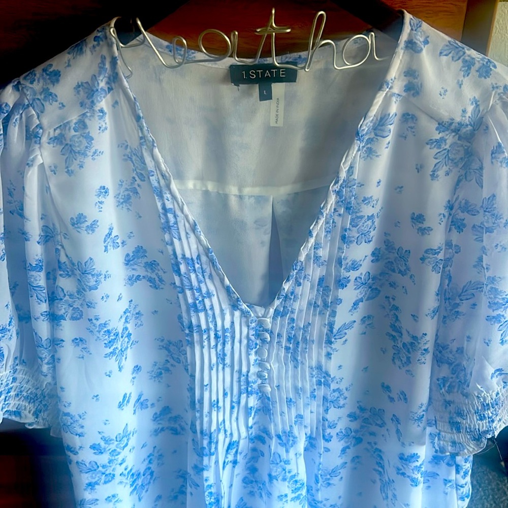 Floral blouse.